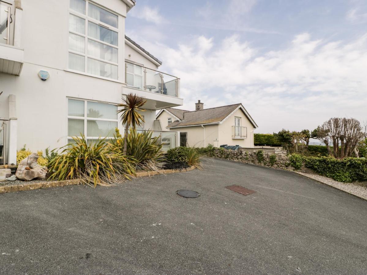 Tides Apartment Benllech Exterior photo