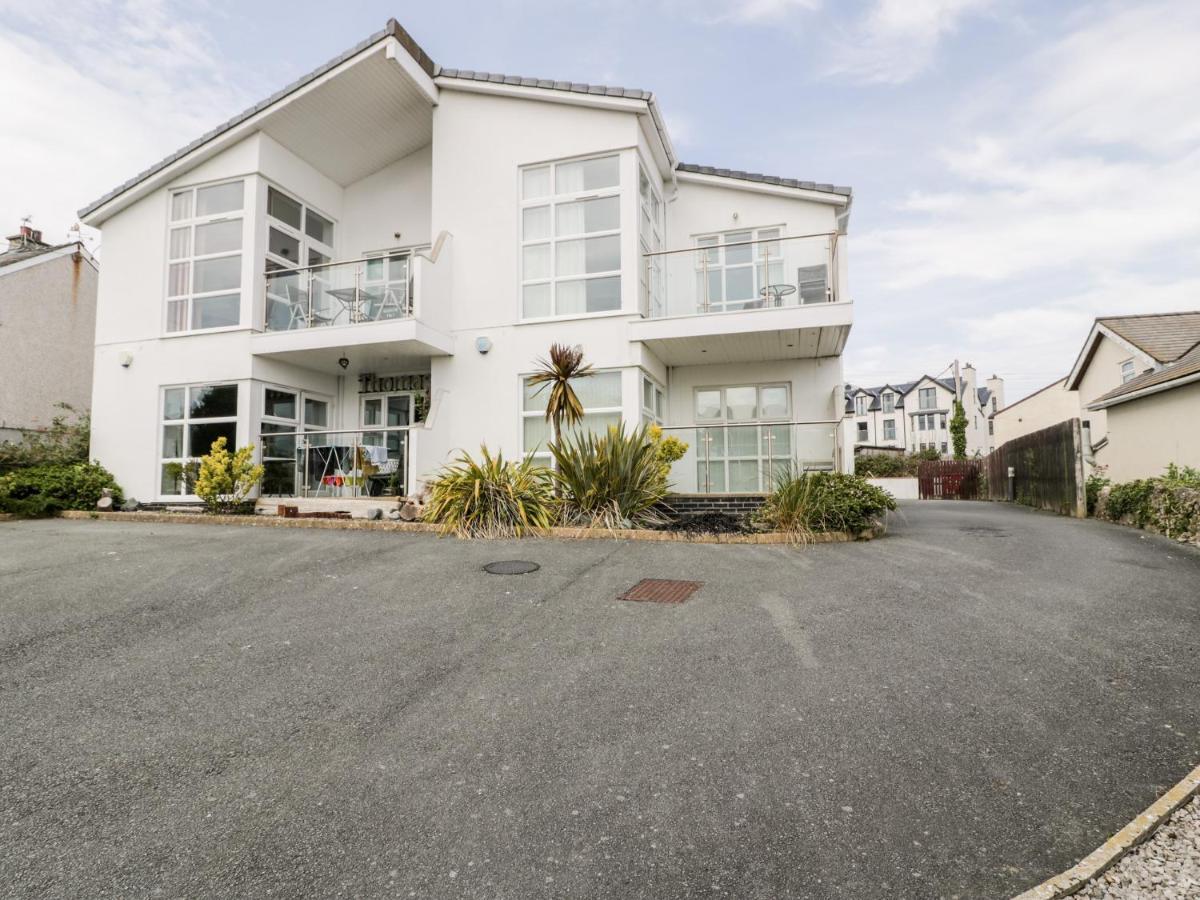 Tides Apartment Benllech Exterior photo