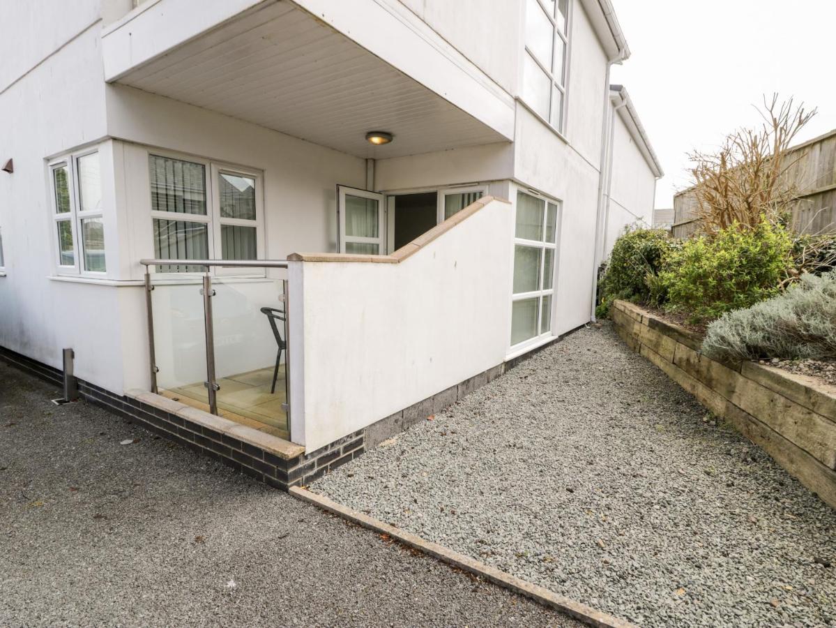 Tides Apartment Benllech Exterior photo